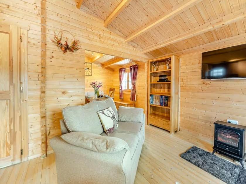 Lochinvar - Clydesdale Log Cabin With Hot Tub Airdrie Kültér fotó