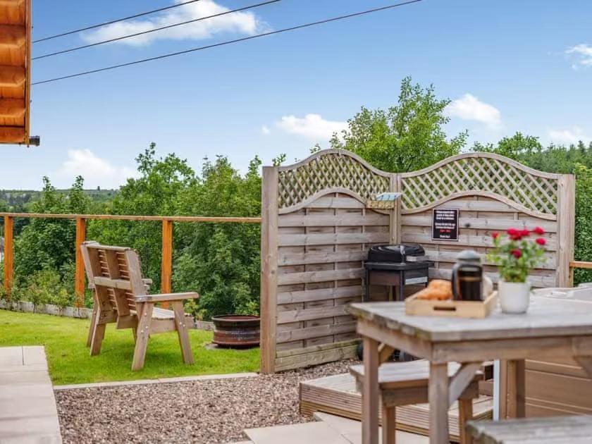 Lochinvar - Clydesdale Log Cabin With Hot Tub Airdrie Kültér fotó